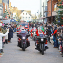 Weihnachtsmänner auf Harleys_2025_03